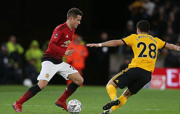 他不仅携手 他不仅携手